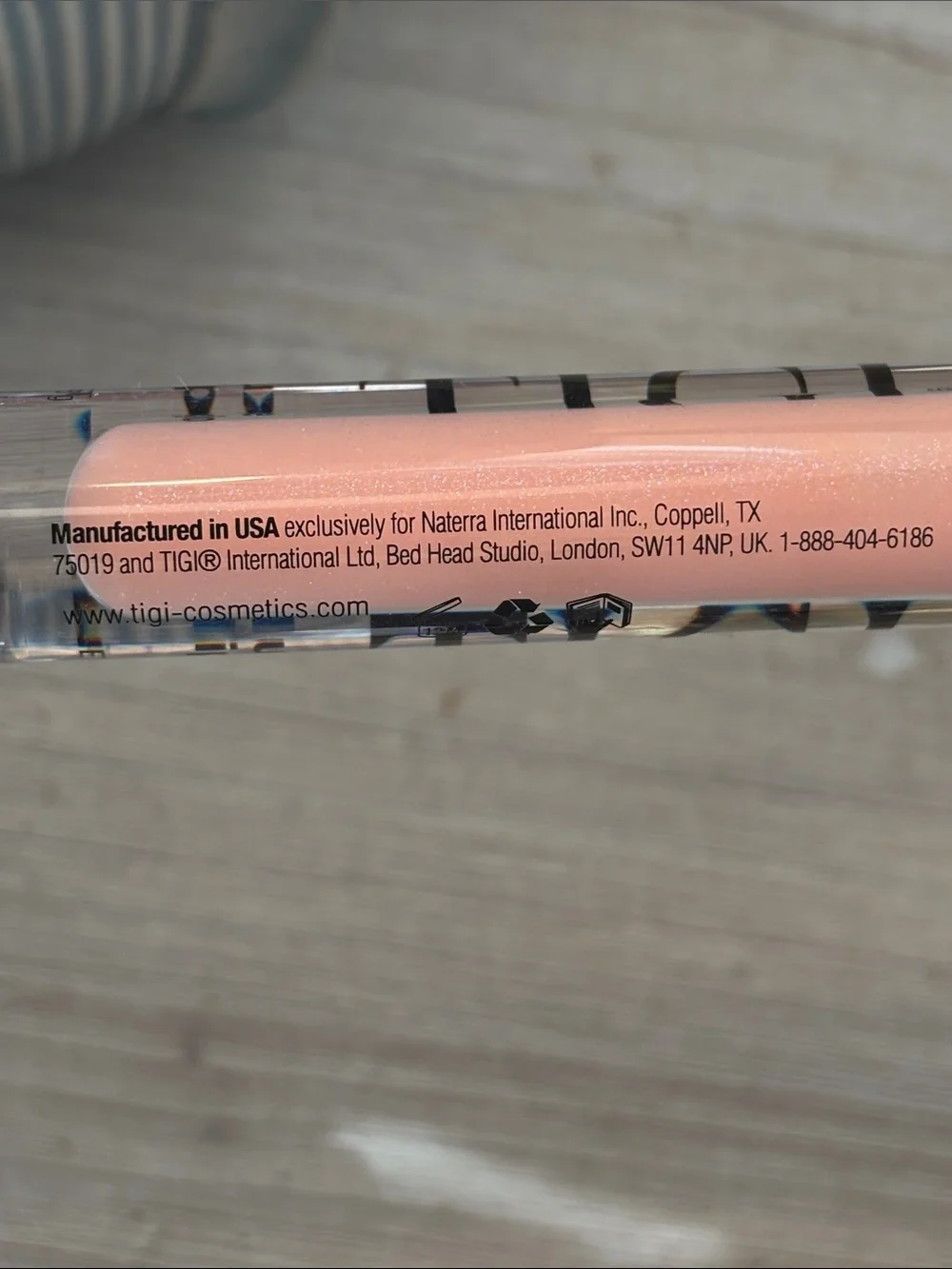 TIGI Luxe Lipgloss, Superficial Color